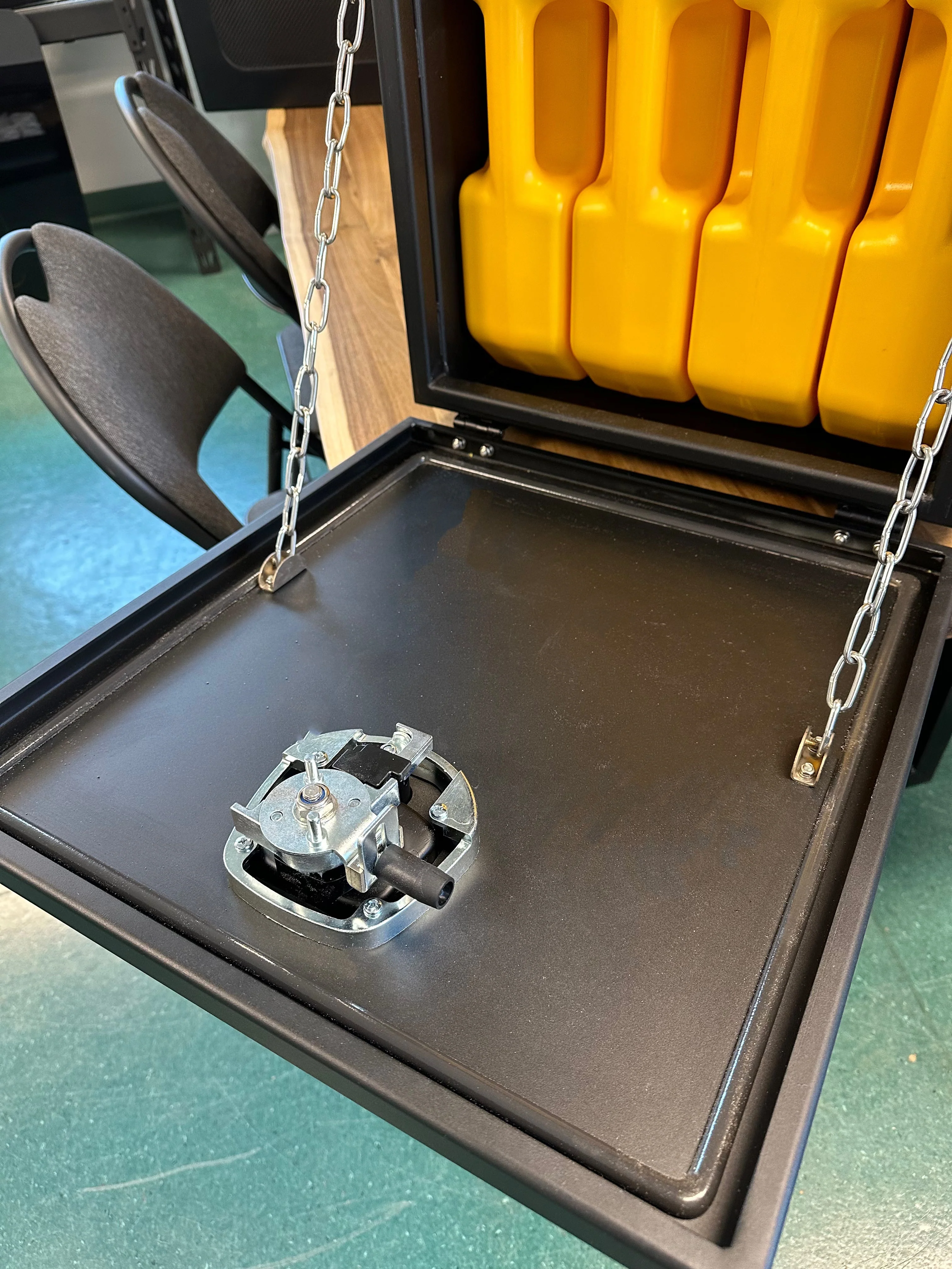 Aluminum Diesel Fuel Tank Storage Box - Image 5