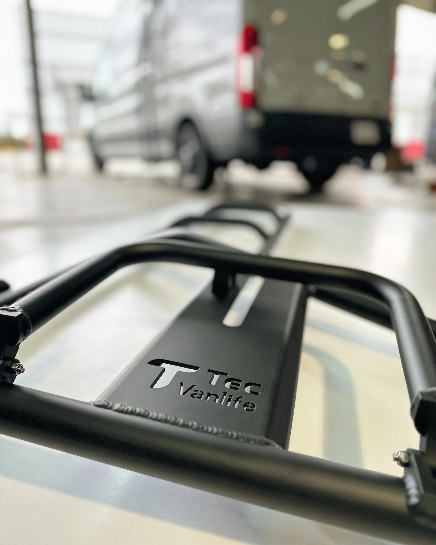 Ford Transit Two-in-one ladder and tire carrier - Image 4