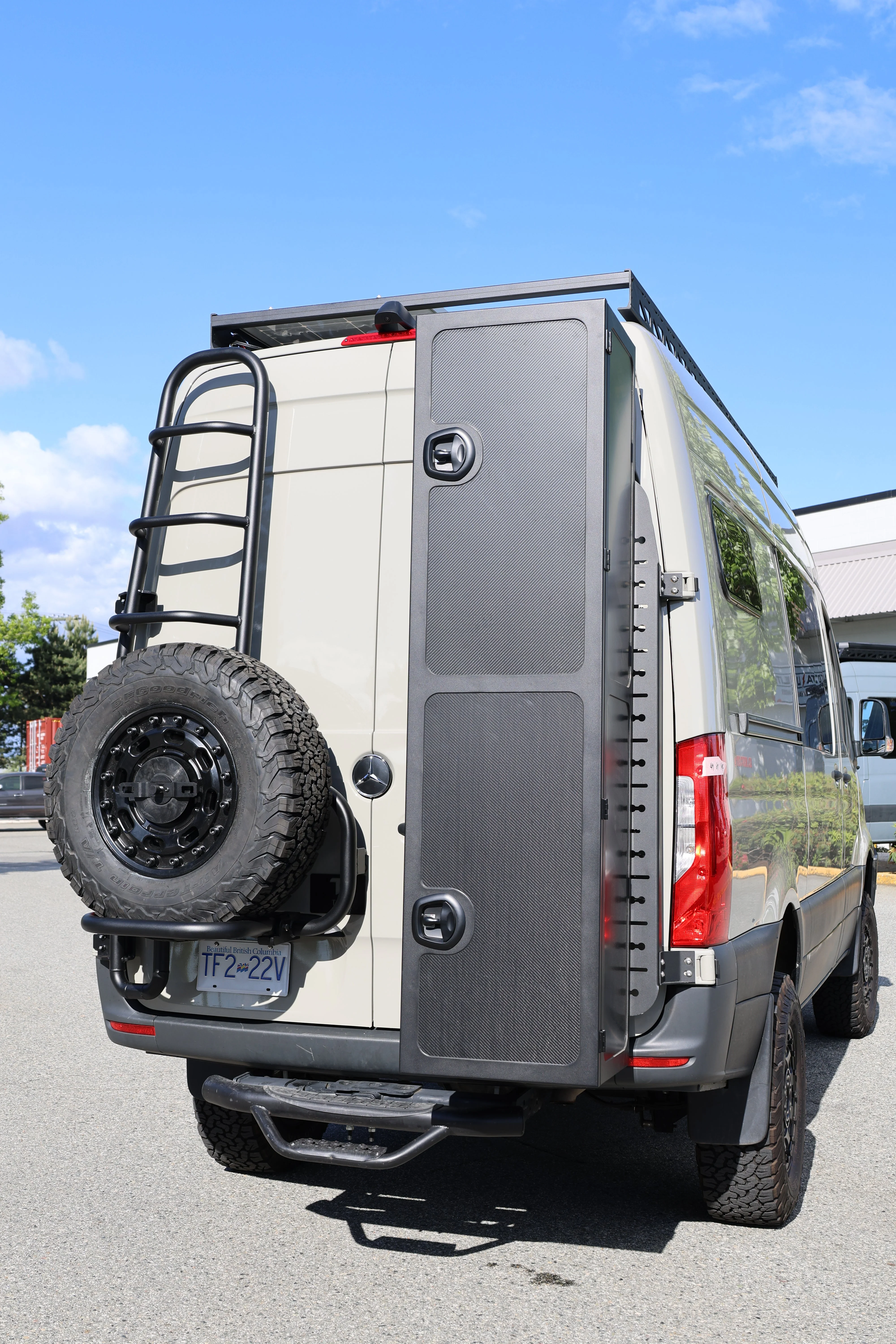 Trenta Ski / Multisport Storage Box - Carbon Fiber - Image 5